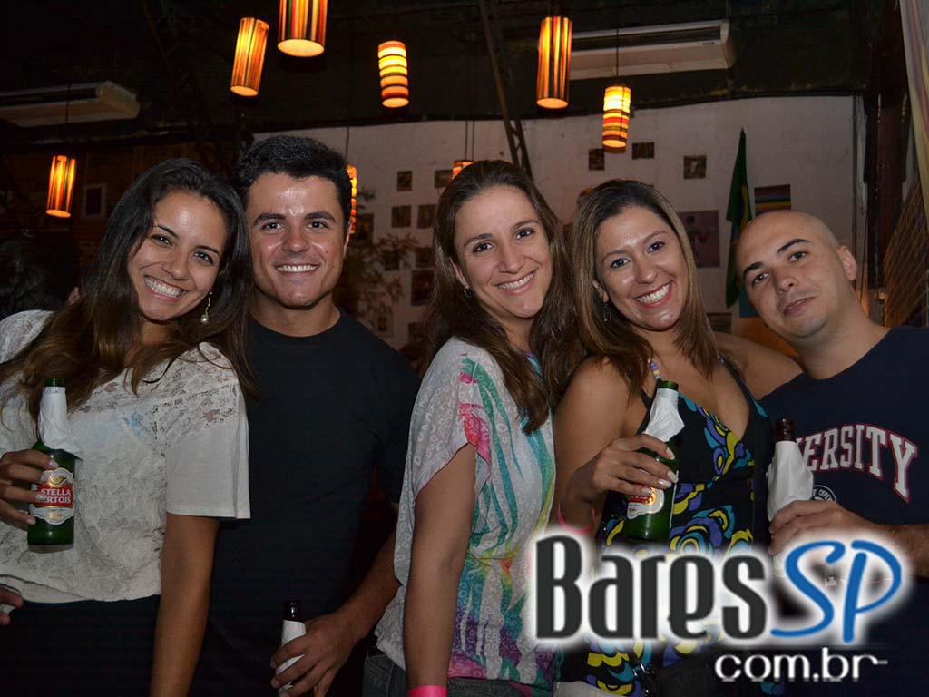 Dona Duda, Augusto Swing e integrantes de outros grupos se apresentaram em noite de samba-rock Dona Duda, Augusto Swing e integrantes de outros grupos se apresentaram em noite de samba-rock